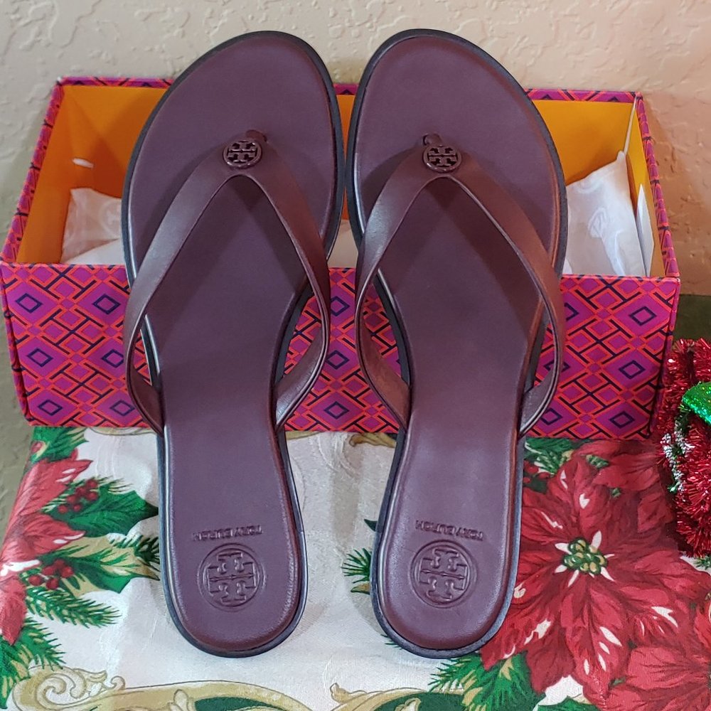 NWT Tory Burch. Benton Sandals. Leather. Claret Color. 9M